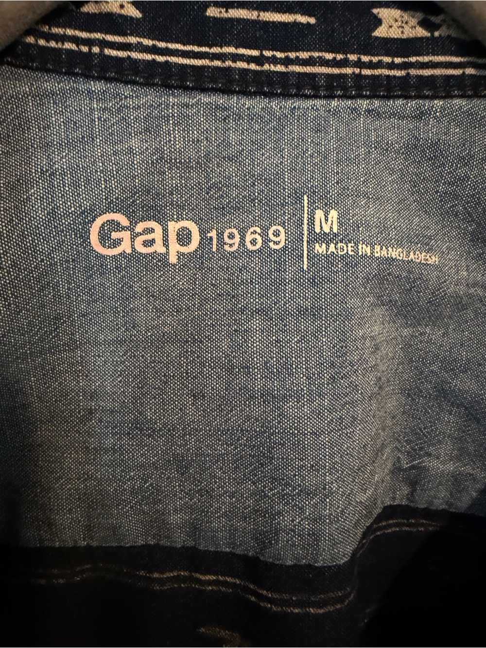 GAP 1969 Denim-Look Button Shirt in Blue and Navy - Picture 2 of 4